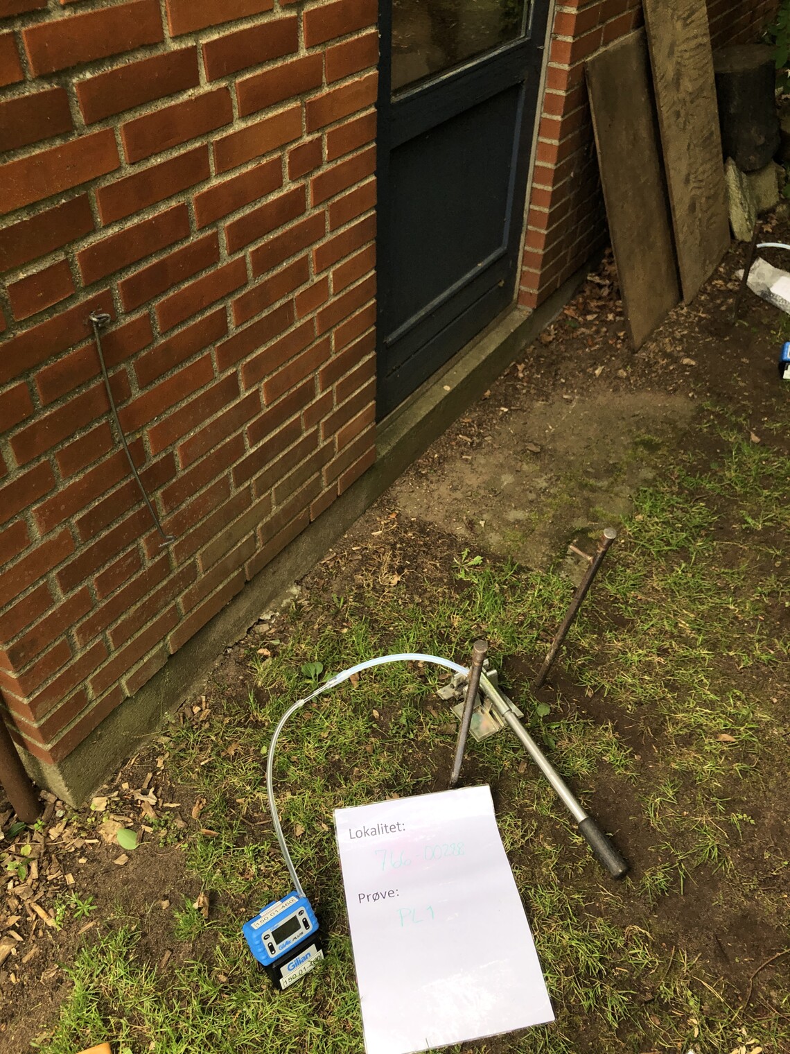 Testhus: Tidslige variationer af forureningskoncentrationer i poreluft og indeluft